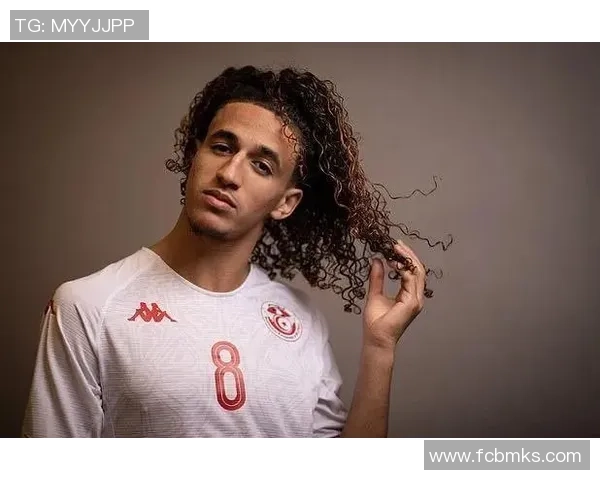 纹眉足球明星的名字揭秘及其在球场上的风采分析